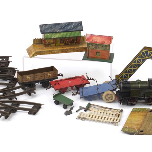 719 - Hornby O gauge tinplate clockwork model railway and accessories including Southern 126 locomotive