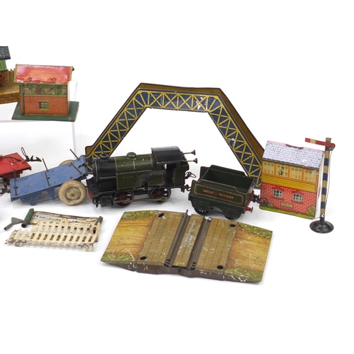 719 - Hornby O gauge tinplate clockwork model railway and accessories including Southern 126 locomotive