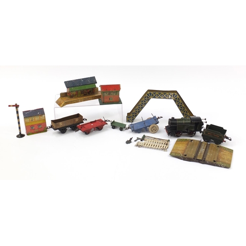 719 - Hornby O gauge tinplate clockwork model railway and accessories including Southern 126 locomotive