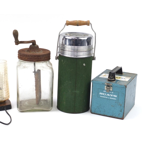 1002 - Vintage sundry items including a Metamic clock/lamp and Eagle vacuum bottle