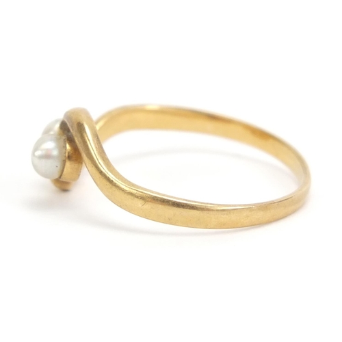 1059 - Unmarked gold pearl crossover ring, size N, 1.36g