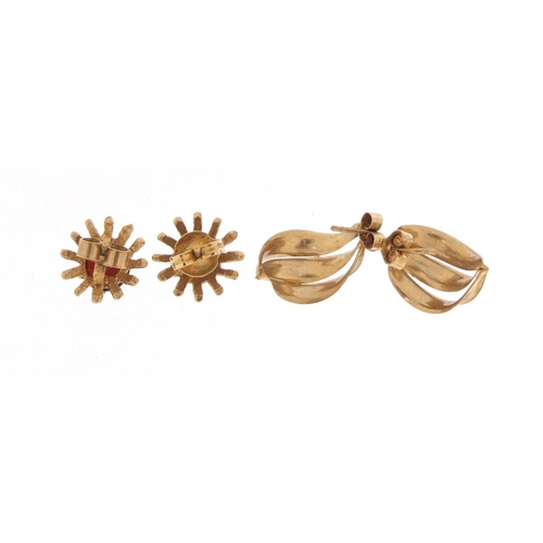 599 - Two pairs of 9ct gold earrings including a pair set with garnets, the largest 1.5cm in length, 3.2g