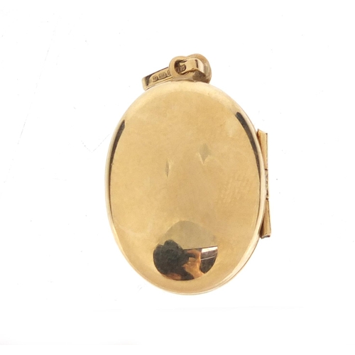 568 - 9ct gold oval locket pendant, 2.6cm in length, 1.8g