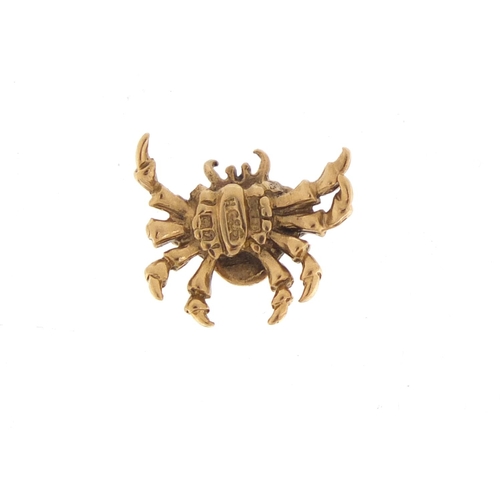 1343 - 9ct gold model of a crab, 1cm in length, 1.4g