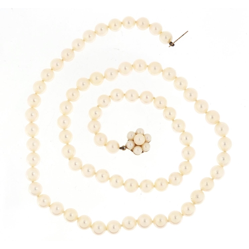 1141 - Cultured pearl necklace with 9ct gold clasp, 50cm in length, 34.3g