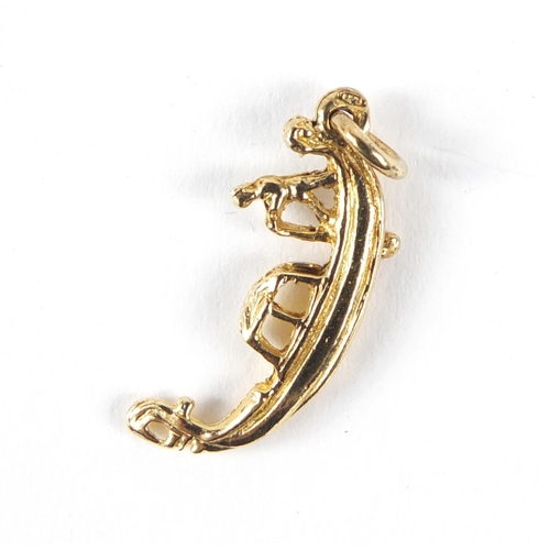 1231 - 9ct gold gondola charm, 2cm in length, 1.0g