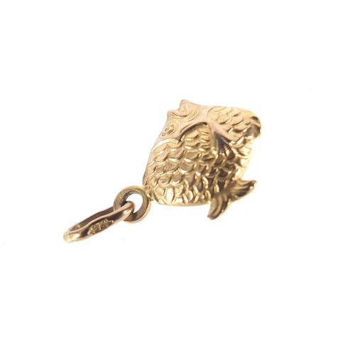 1186 - 9ct gold angel fish charm, 2cm in length, 1.0g