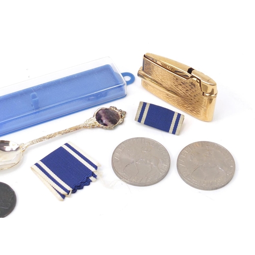 1041 - Objects including coins and a replica of the seal of John de Warennes and a London coach token