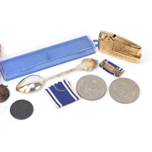 1041 - Objects including coins and a replica of the seal of John de Warennes and a London coach token