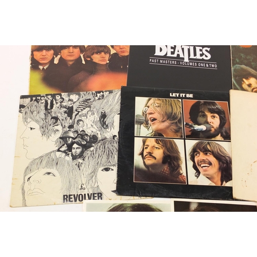 1463 - The Beatles vinyl LP's including White album with four photographs numbered 0509649, Rubber Soul, He... 