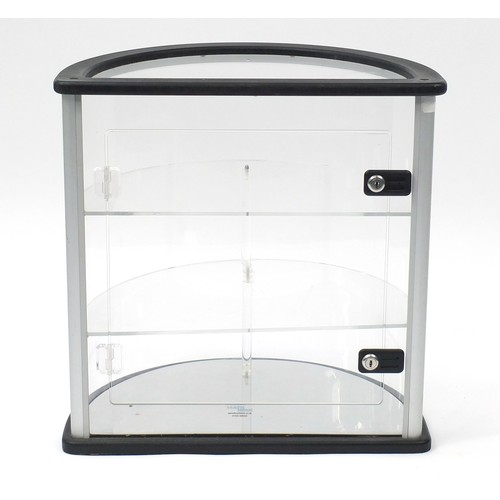 1620 - Bow front perspex dealer's display cabinet with three shelves, 54cm H x 53.5cm W x 34cm D