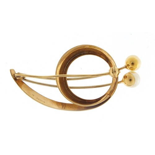 434 - 9ct gold pearl brooch, 4.7cm in length, 4.0g