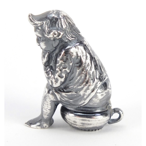 1155 - Novelty silver coloured metal vesta in the form of a leprechaun, 4.5cm high