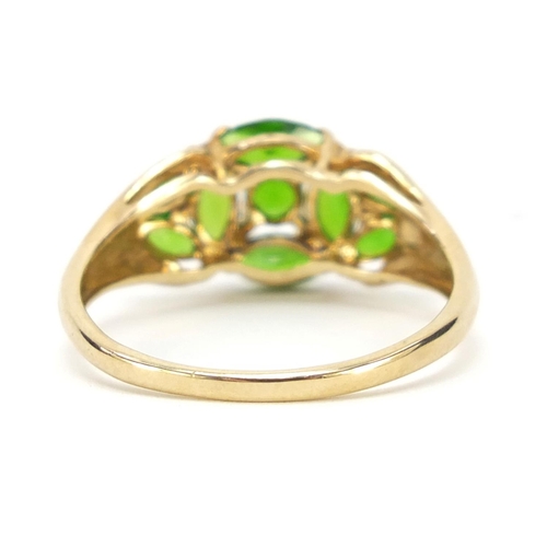 1232 - 9ct gold green stone cluster ring, size U, 3.0g