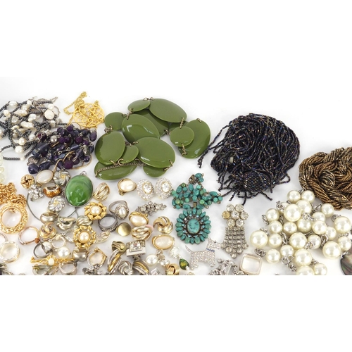 1353 - Costume jewellery including necklaces, bracelets and earrings