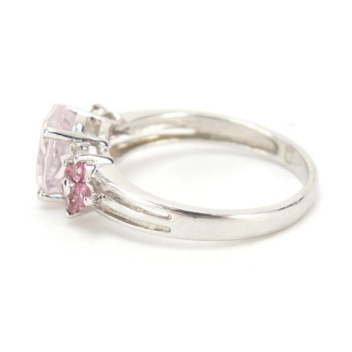 433 - 9ct white gold pink stone ring, size M, 2.4g