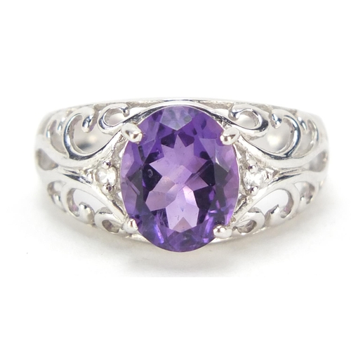 903 - 9ct white gold amethyst single stone ring, size N, 3.7g