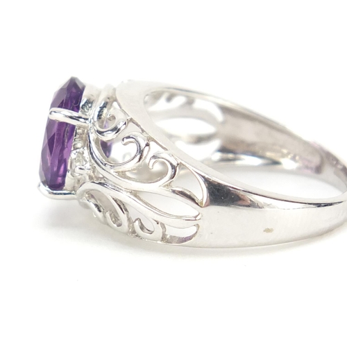 903 - 9ct white gold amethyst single stone ring, size N, 3.7g