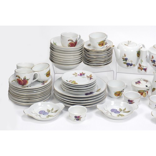 1359 - Collection of Royal Worcester Evesham dinner and teaware