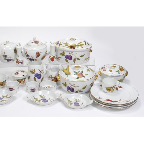 1359 - Collection of Royal Worcester Evesham dinner and teaware