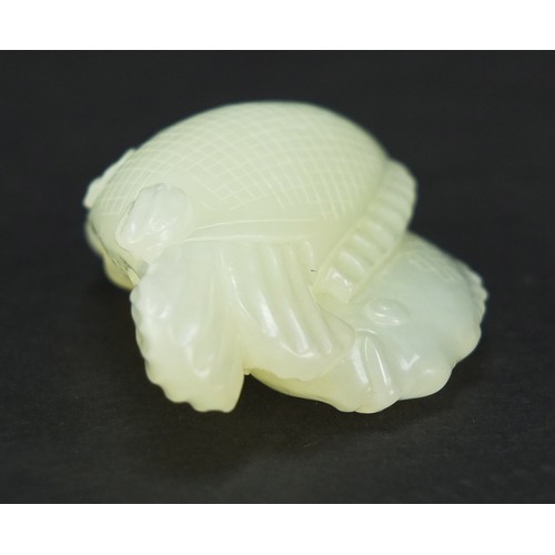 638 - Chinese pale green jade carving of two fish, 7cm wide