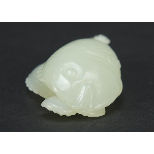 638 - Chinese pale green jade carving of two fish, 7cm wide