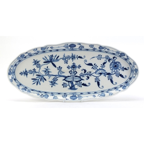 90 - Large Meissen salmon platter hand painted in the Blue Onion pattern, crossed sword marks to the base... 