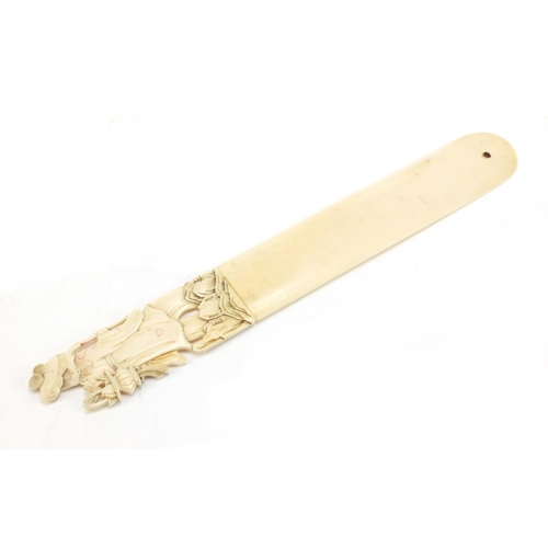 411 - Chinese carved ivory page turner, 22cm in length