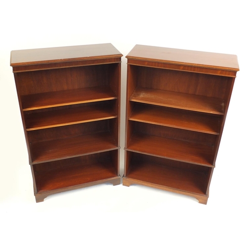 2190 - Pair of mahogany open bookcases, fitted with three adjustable shelves, 140cm H x 85cm W x 33cm D