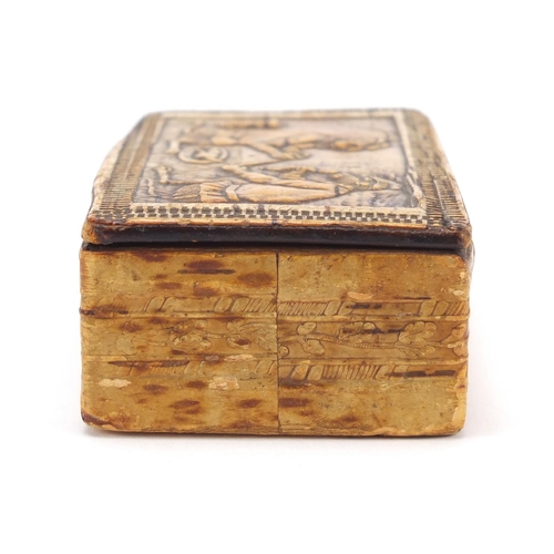 340 - 19th century snuff box decorated with two monkeys and flowers, 10cm wide