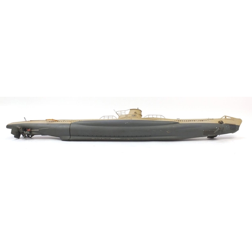 1534 - Remote control submarine, 166cm in length