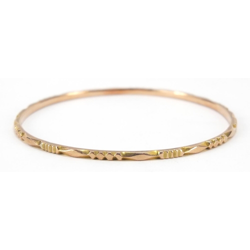 533 - Unmarked gold bangle, (tests as 9ct gold) 6.5cm in diameter, 8.9g