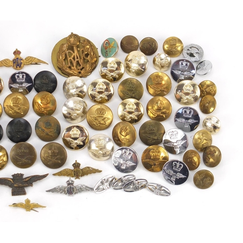 428 - British military World War I and later Royal Air Force militaria comprising cap badges, pips and lap... 