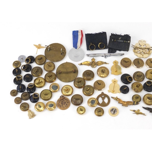 428 - British military World War I and later Royal Air Force militaria comprising cap badges, pips and lap... 