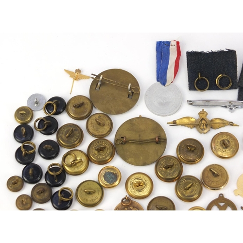 428 - British military World War I and later Royal Air Force militaria comprising cap badges, pips and lap... 