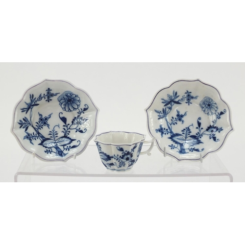 462 - Eight Meissen coffee cups and saucers, hand painted in the Blue Onion pattern, crossed sword marks t... 