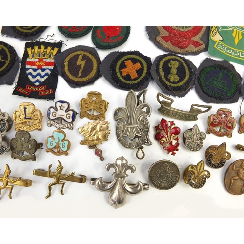 600 - Collection of vintage Boy Scouts and Girl Guides memorabilia including cloth patches, photographs, s... 