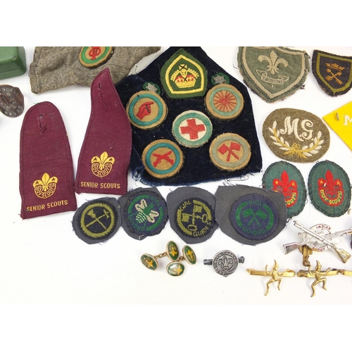 600 - Collection of vintage Boy Scouts and Girl Guides memorabilia including cloth patches, photographs, s... 