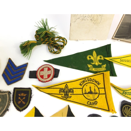 600 - Collection of vintage Boy Scouts and Girl Guides memorabilia including cloth patches, photographs, s... 