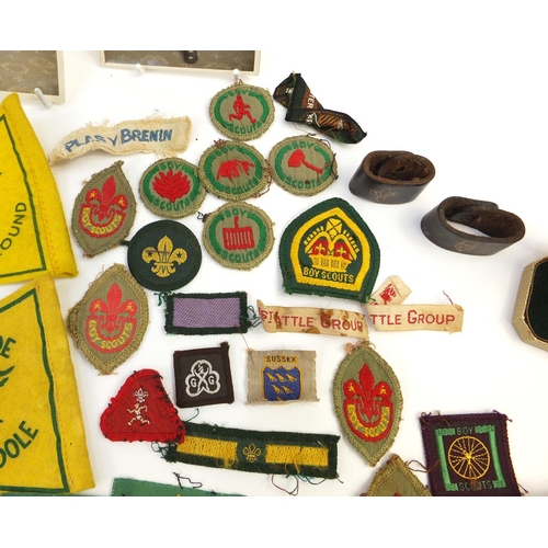 600 - Collection of vintage Boy Scouts and Girl Guides memorabilia including cloth patches, photographs, s... 