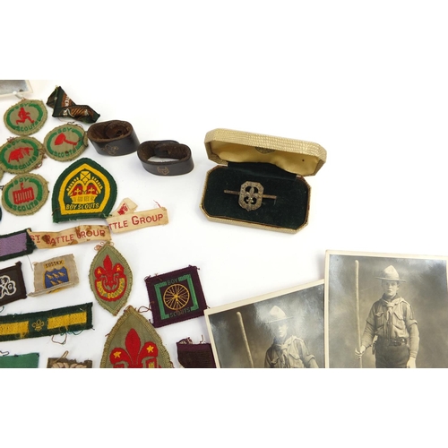 600 - Collection of vintage Boy Scouts and Girl Guides memorabilia including cloth patches, photographs, s... 