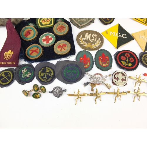 600 - Collection of vintage Boy Scouts and Girl Guides memorabilia including cloth patches, photographs, s... 