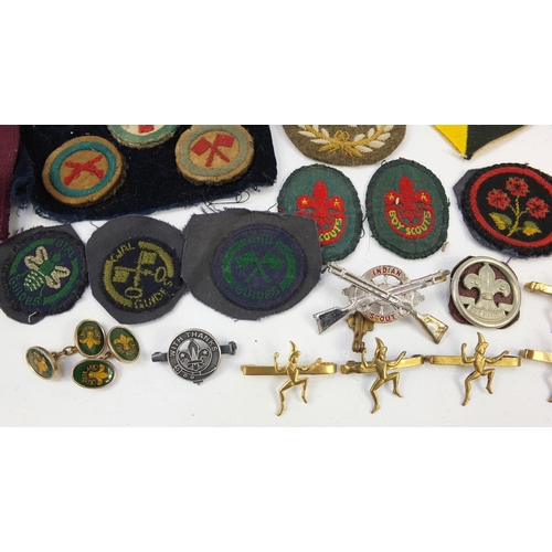 600 - Collection of vintage Boy Scouts and Girl Guides memorabilia including cloth patches, photographs, s... 