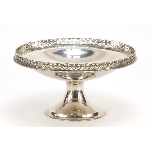 416 - George V circular silver pedestal dish with pierced rim, by Blackmore & Fletcher Ltd, London 1927, 1... 