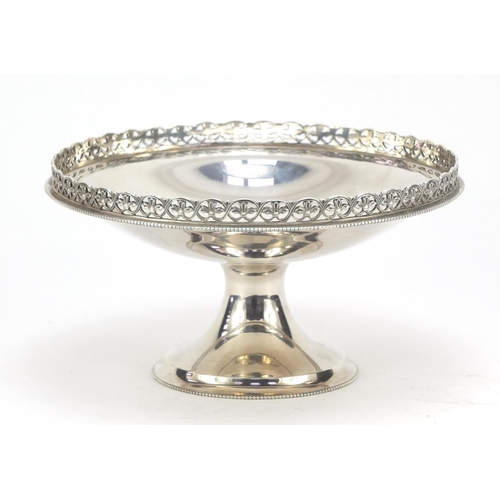 416 - George V circular silver pedestal dish with pierced rim, by Blackmore & Fletcher Ltd, London 1927, 1... 