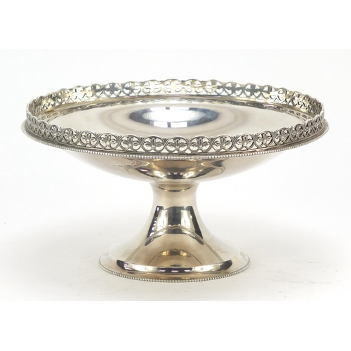 416 - George V circular silver pedestal dish with pierced rim, by Blackmore & Fletcher Ltd, London 1927, 1... 