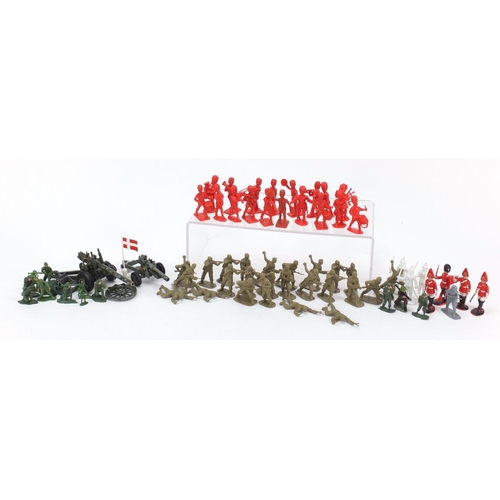 1532 - Vintage and later toys including Crescent die cast gun and soldiers