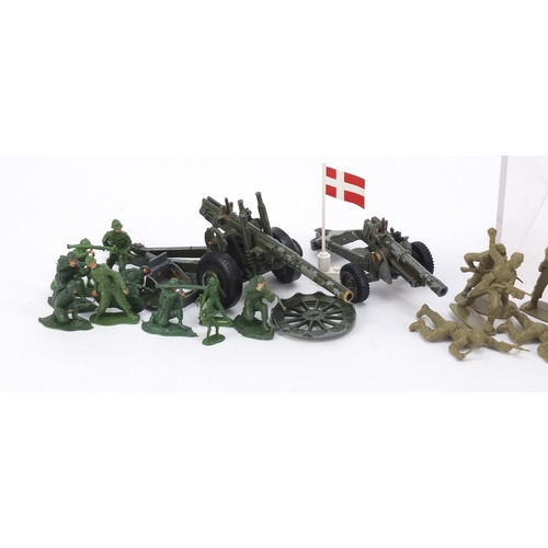 1532 - Vintage and later toys including Crescent die cast gun and soldiers