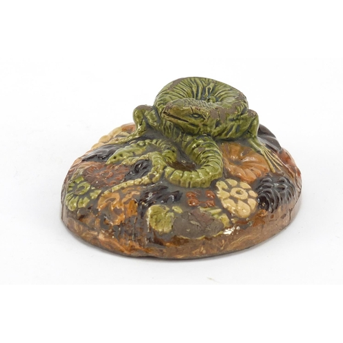 218 - 19th century stoneware lizard paperweight in the style of Martin Brothers, 12.5cm wide