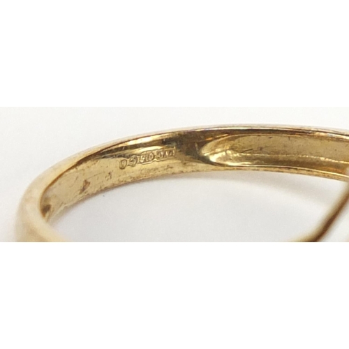 538 - 9ct gold smokey quatz ring, size Q, 5.4g